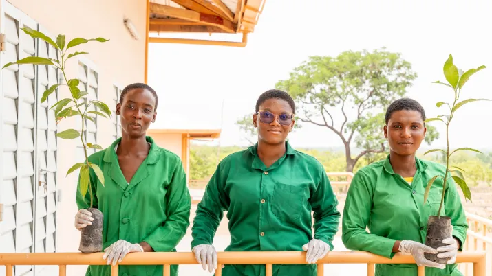 trois jeunes femmes 
