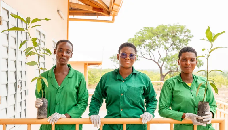 trois jeunes femmes 
